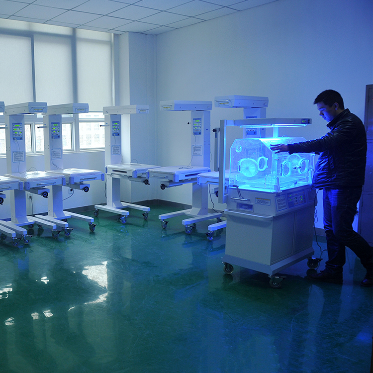 Incubadora radiante para bebés prematuros de emergencia en la UCI del hospital