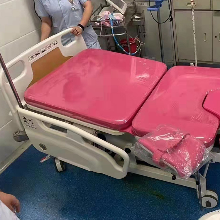 Costo de fábrica certificado Cama de parto obstétrico médico de tres funciones para clínica